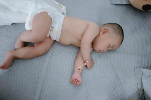 巴中宝宝突然很多眼屎